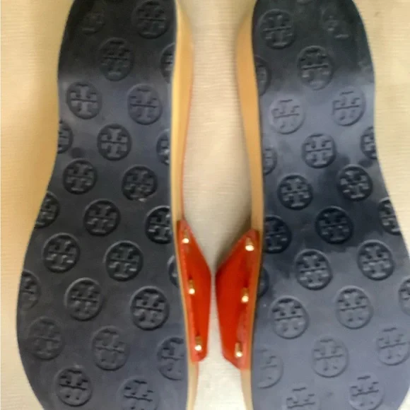 Tory Burch Patent Leather Slide Size 8 - Picture 3 of 7